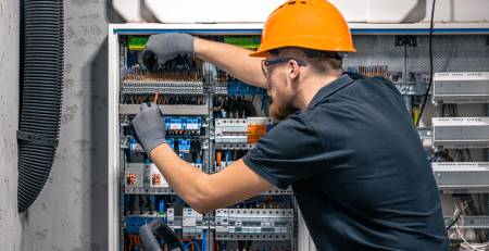 A Importância da Manutenção Preventiva Elétrica: Protegendo seu Investimento e Garantindo a Continuidade Operacional